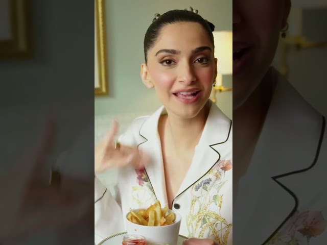 Sonam Kapoor starts crying to get her insistence accepted #shortvideo