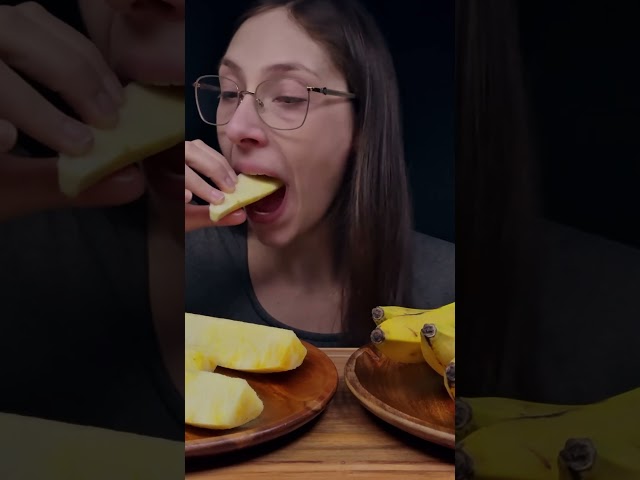 ASMR / PINEAPPLE /  BANANAS / EATING SOUNDS / WITHOUT TALKING / LINK IN DESCRIPTION P6