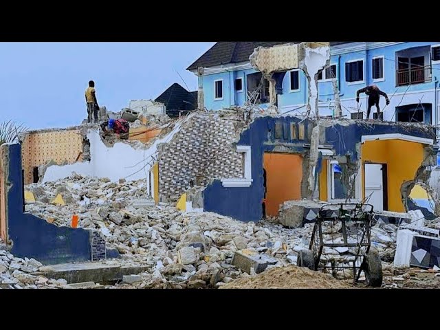 LUCKY SUMMER, BABA DOGO SELF DEMOLITIONS GOING ON / FAMILIES LEFT IN TEARS 😢 #4k #demolition #slums