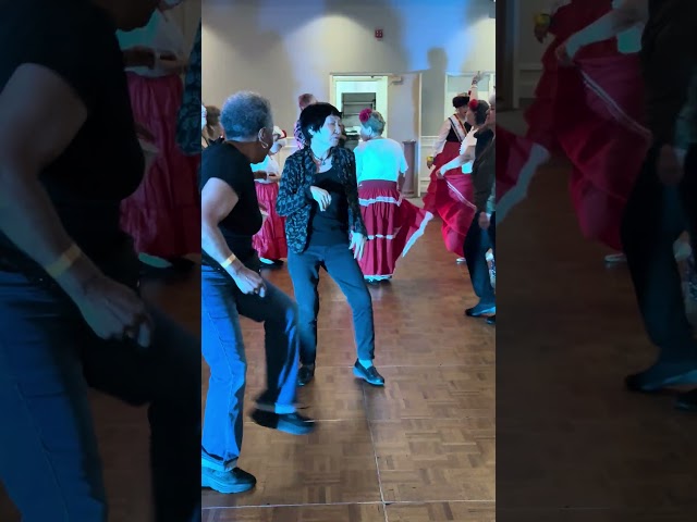 "Groovin' Granny: Dancing to the Classics!" #viralvideo #dancing #community #bestmoments #dancer