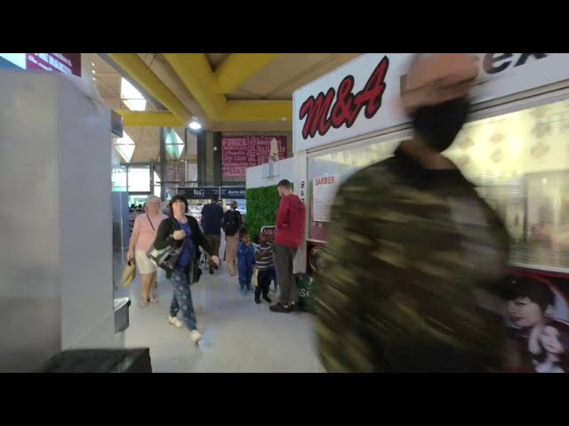 VR180° walking through Sheffield Market