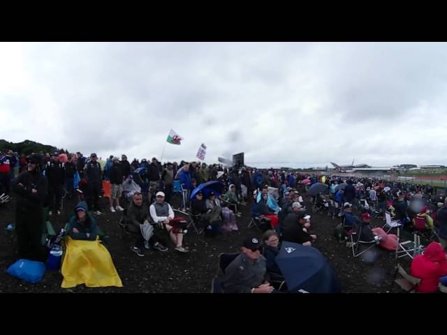 2016 FORMULA 1 BRITISH GRAND PRIX - Safety car start