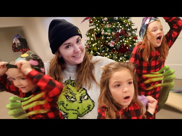 CHRiSTMAS MORNiNG a special SURPRiSE!!  Adley Niko & Navey open family presents then play new toys