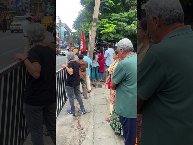 Elderly people join PM Modi's Bengaluru roadshow! Immense support for the BJP 🪷