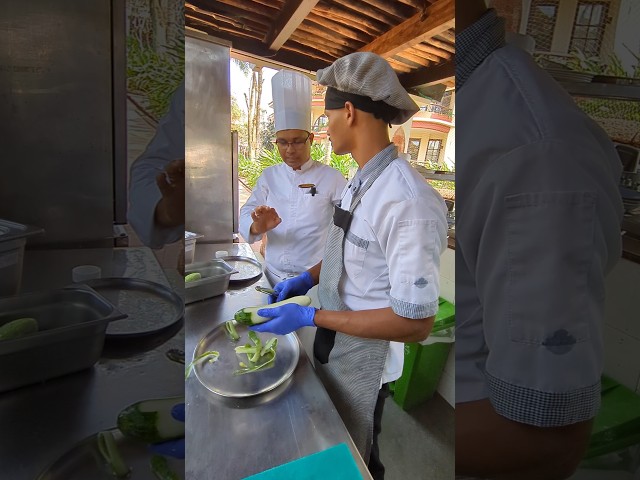 How to peel the cucumber so that the cucumber will not be bitter.#cucumber #ytshort #chef #food