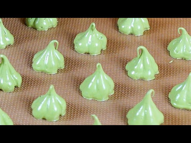 3-ingredient Macha Merengue Kisses