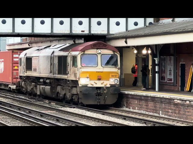 66721 Harry Beck restarts from Eastleigh with 4M46 to Trafford Park Euro Terminal