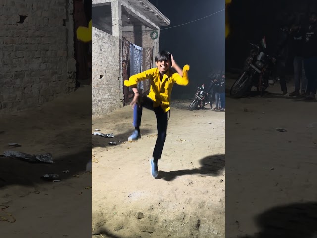 Chand Ke Paar Le Jaiba🤣🤣 ka#shortsfeed #shortvideo #dance #bhojpuri viral song #shorts 🤣