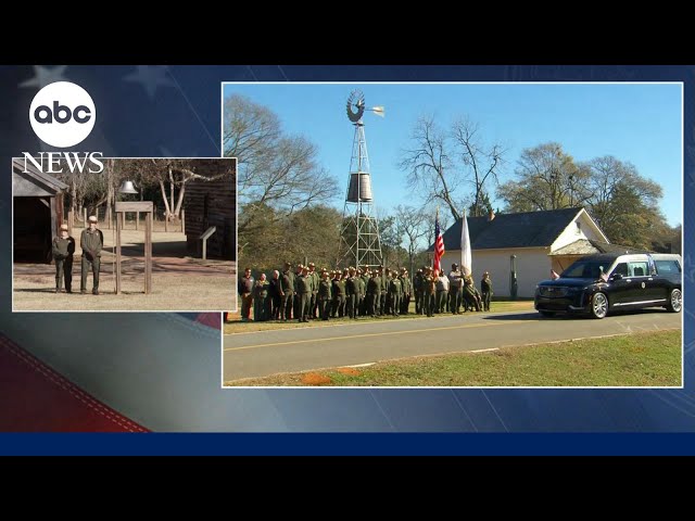 Motorcade pauses at former President Jimmy Carter’s boyhood home