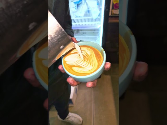 How to make latte art  #coffeeart #viralvideo #viralshort #trending #coffeeart #cappuccino #latteart