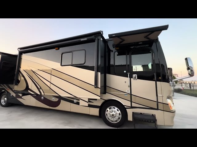 2014 FLEETWOOD DISCOVERY 40E ***BATH & 1/2***