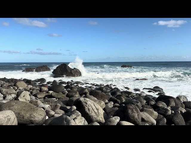 4K Ocean Waves 🌊 | Gentle Waves Crashing on a Rocky Beach | Relaxing Nature Sounds