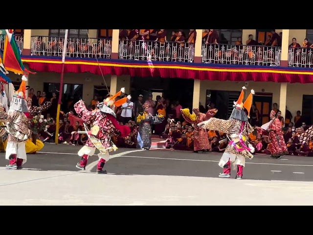 གངས་ལྗོངས་ཀྱི་བདག་པོ། Sung by owner of Tibet.