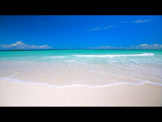 Maldives Beach 4K Ultra HD. Turquoise Ocean and Waves Sounds