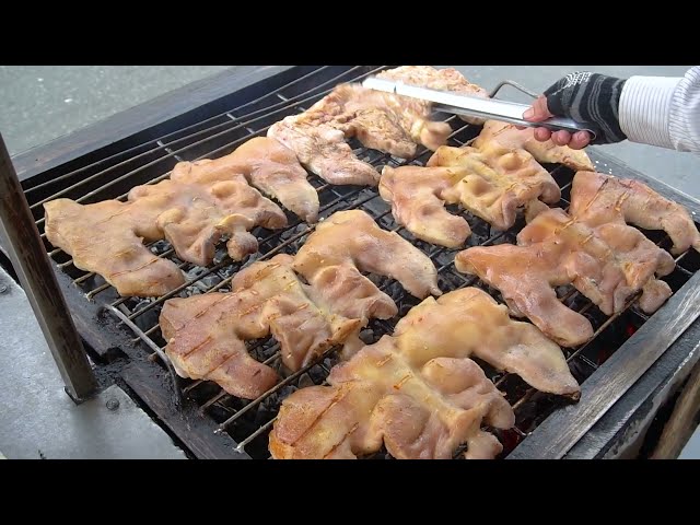 Amazing charcoal grilled pig head serv with chilly fish sauce, Expert man Cambodian Street food