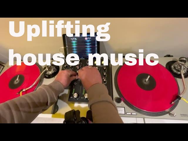 Uplifting house music mix - Spinning mixture of lofi and uplifting house music from my Kitchen