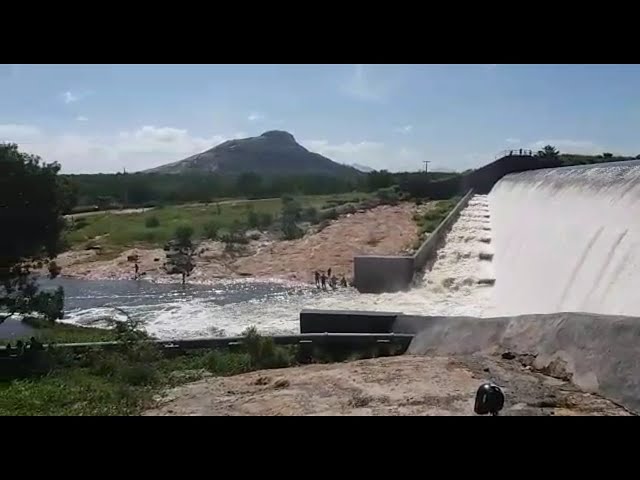 Barragem da Farinha em Patos-PB Sangra após  10 anos