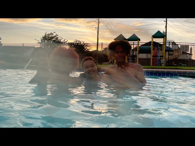 VLOG 50 We had a lot of fun at the pool