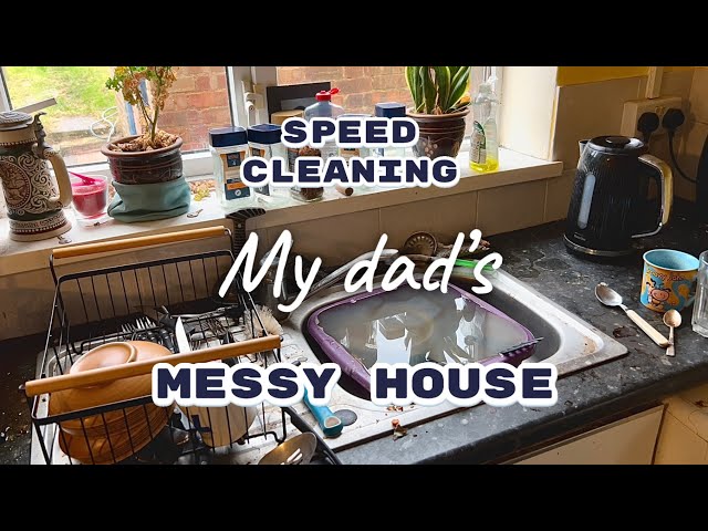 Speed cleaning my dads messy house for Christmas!