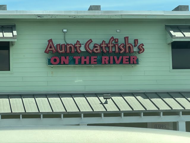 You have to eat at Aunt Catfish’s on the River in Port Orange, Florida: #amazing #food