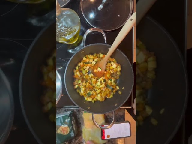 Minestrone soup recipe in 54 Seconds! Perfect for meal prep!