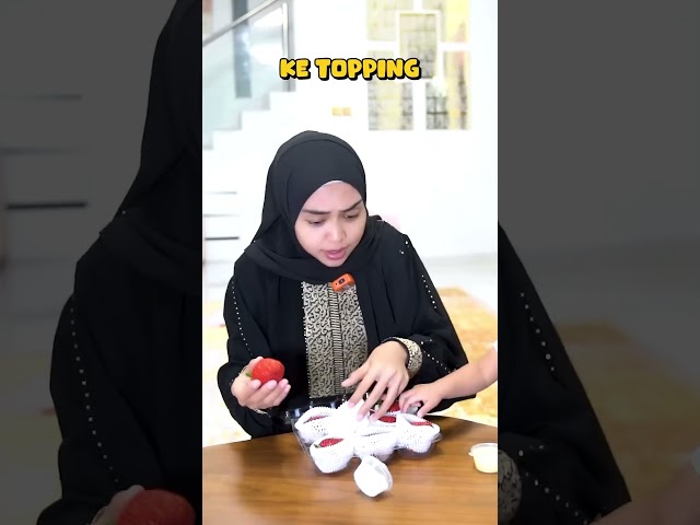 Ria Ricis Makan Strawberry besar!!