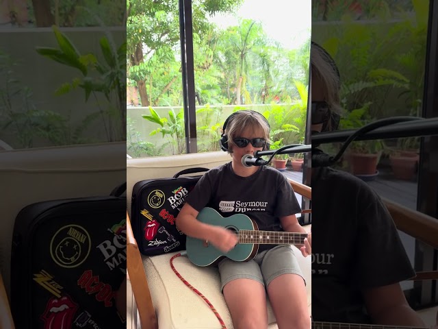 10-Year-Old Rocks “Paint It Black” on Dhani Harrison Fender Ukulele! 🎸🔥