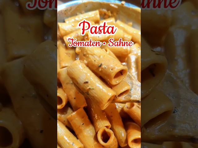 Pasta mit Tomaten Sahne Soße - Einfaches und schnelles Rezept