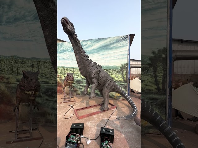 animatronic dinosaur model