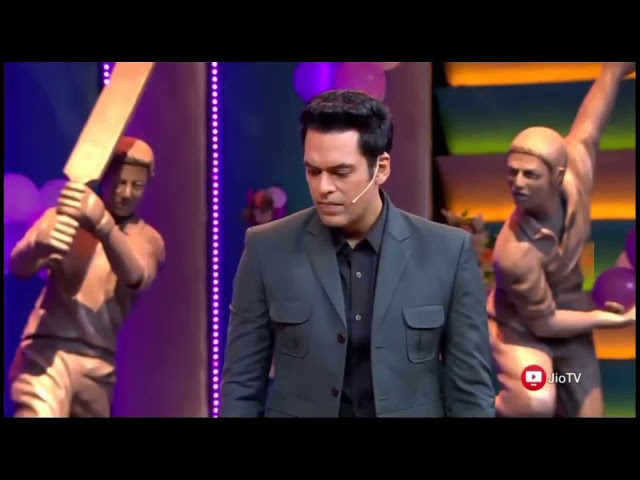 Sunil Grover as a Cook on the sets of Jio Dhan Dhana Dhan cricket comedy show