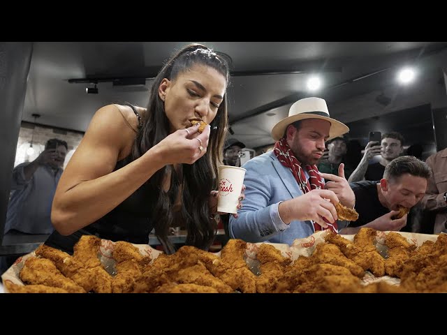 FRIED CHICKEN & 14 SAUCE EATING CONTEST | FEMALE EATER Vs.TEAM OF MEN! @slimchickens ​