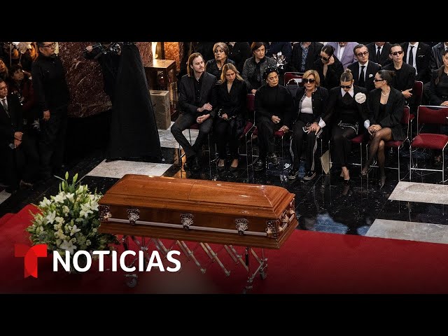 Los mexicanos despiden en masa a Silvia Pinal en el Palacio de Bellas Artes | Noticias Telemundo