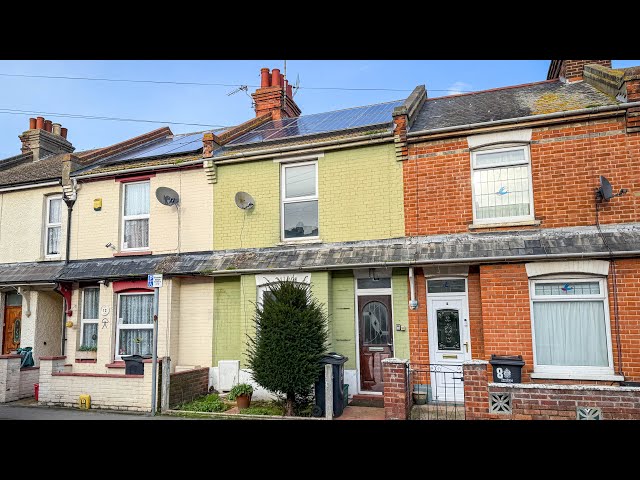 RENOVATION REQUIRED IN COASTAL ESSEX TOWN OF CLACTON-ON-SEA - NO CHAIN - KEYS TO VIEW