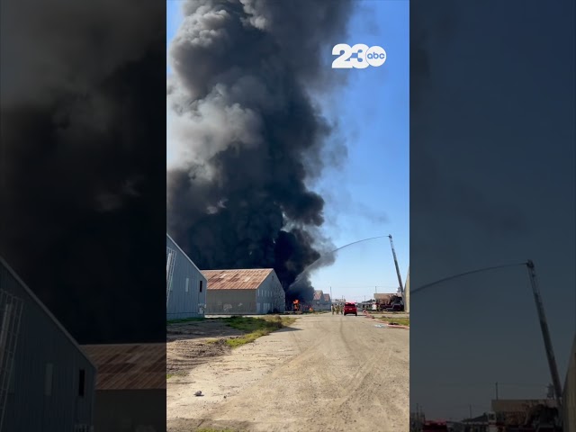 Large Fire Burning in East Bakersfield  #bakersfield #california #fire