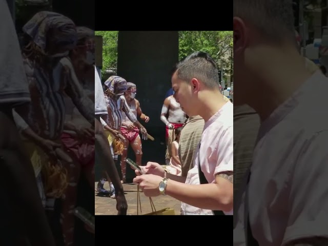 Sydney Aboriginal street music performance