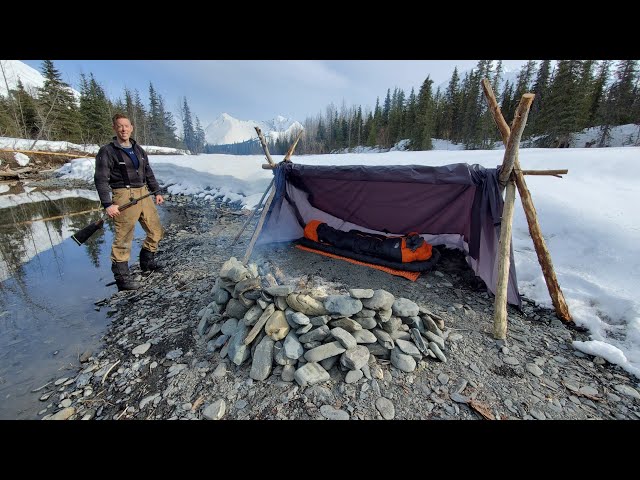 Making a Simple Survival Shelter CRAZY Warm! Winter Bushcraft Camping & Cooking