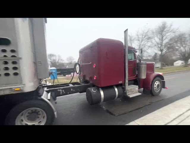 Snowy Truck Spotting - Peterbilt Galore, Train Horns & an FLC