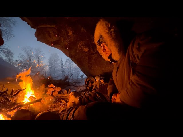 Surviving a Cold Night in an Alaskan Cave | No Sleeping Bag Challenge at -6°F (-21°C)