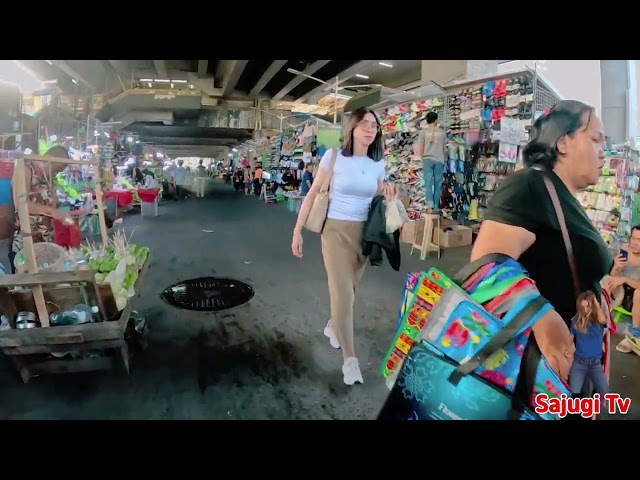 Walk into the Street of Back to Back Sidewalk Vendors/@sajugi-Tv1958