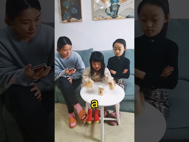 這是怎麽回事，有人知道嗎，妹妹怎麽都復原不了 #萌娃 #快乐 #funny #亲子