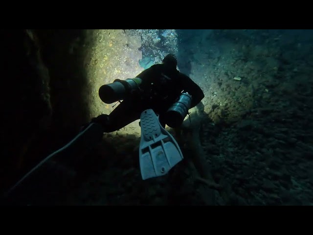 Cave sidemount diver