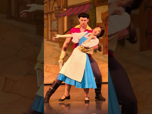 Gaston and Belle Hilarious Encounter | Beauty and the Beast Live | Disney Hollywood Studios | 4K HDR