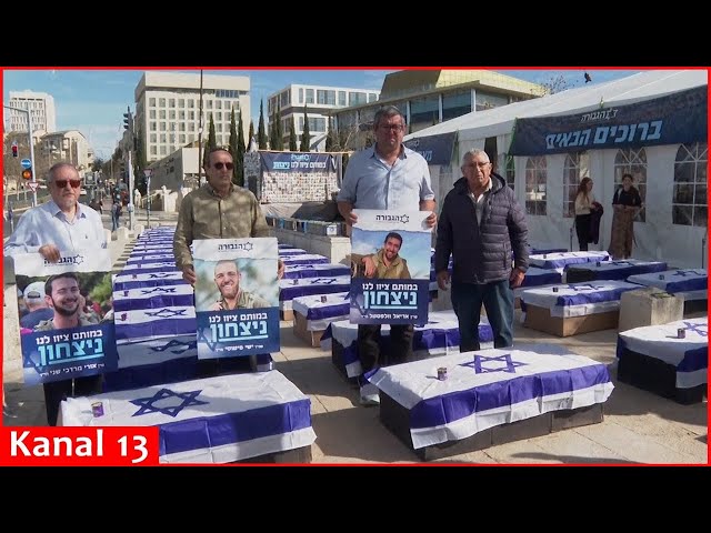 Protesters in Jerusalem stage coffin protest, urge PM Netanyahu to reject ceasefire agreement