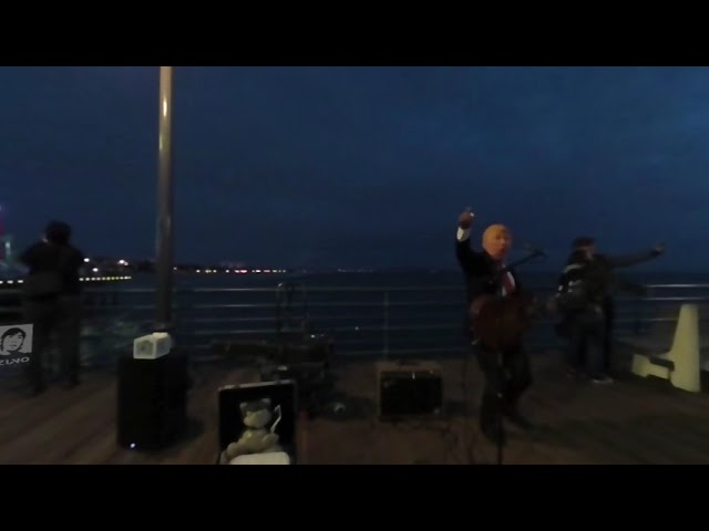 VR180 Santa Monica street performer