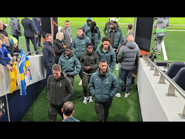 THE SPURS SQUAD ARRIVING AT THE TOTTENHAM HOTSPUR STADIUM