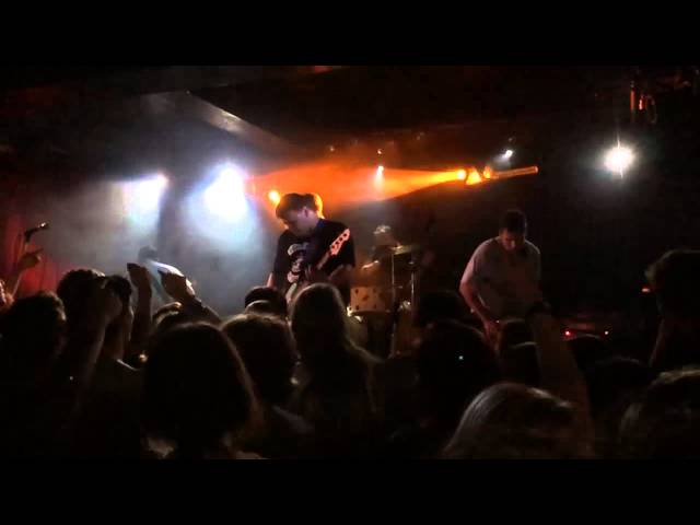 Trophy Eyes - Hourglass (Annandale Hotel 24/11/2013)