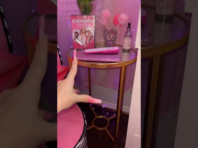 Diy pink gliter table🛍️🎅🏻❄️#christmas #2025 #youtubeshorts #fashion #nails #viralvideo #shorts