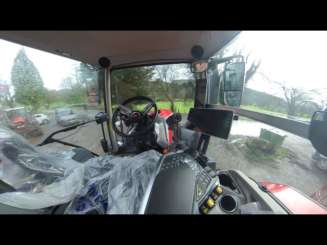 Massey Ferguson 8S 245 interior en 360º