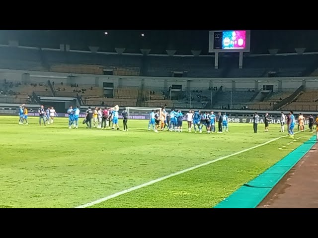 Suasana kememangan di bench Persib usai pertandingan