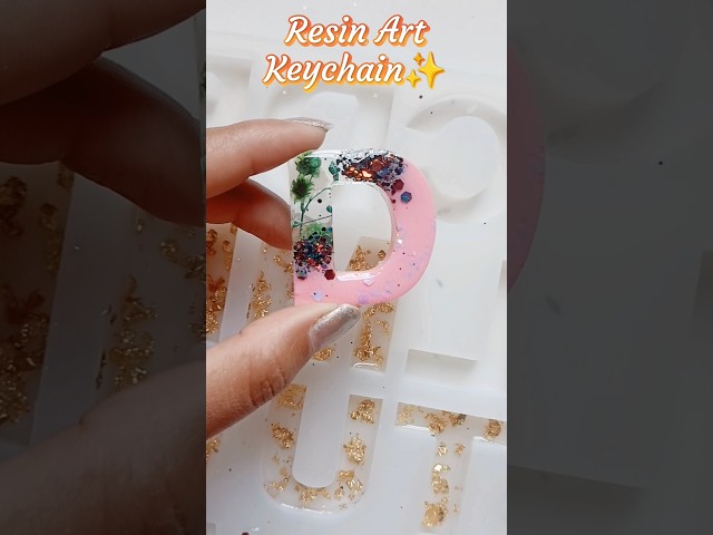 Making D Letter Resin keychain✨Subscribe💗#shorts #resinart #diy #craft#keychain#resinart #art#epoxy